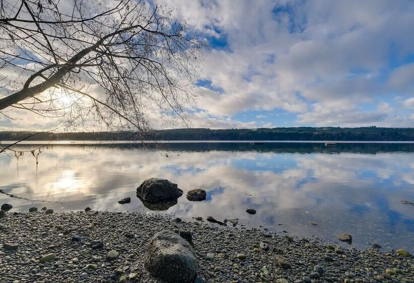 Renovated Kingston Home: Game Room & Deck!