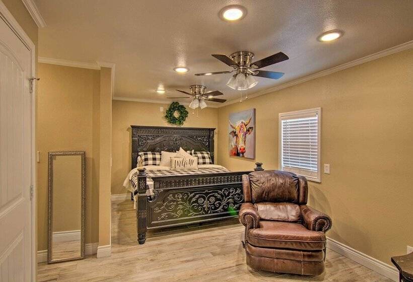 Renovated Modern Home W/ Patio, Walk To Texas Tech