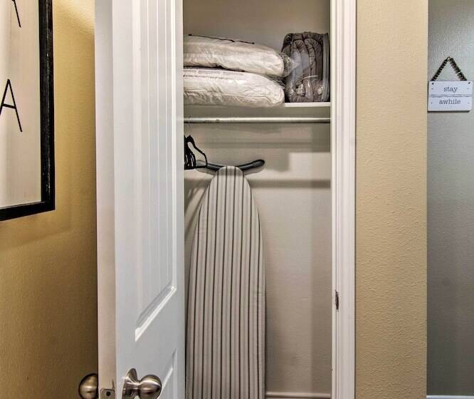 Renovated Modern Home W/ Patio, Walk To Texas Tech