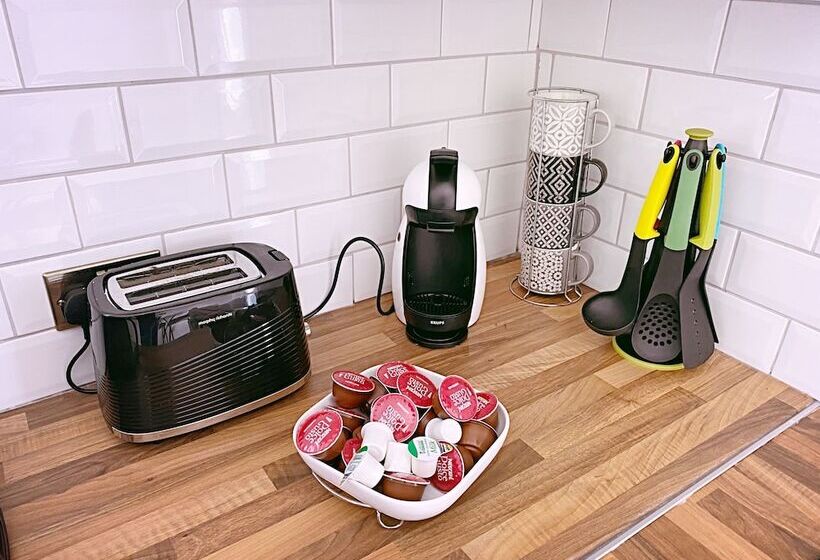 Резиденция Entire 3 Bedroom Home In Oldham   Guest House