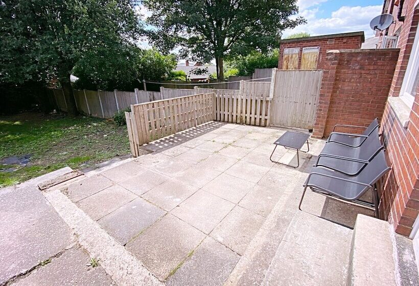 Резиденция Entire 3 Bedroom Home In Oldham   Guest House