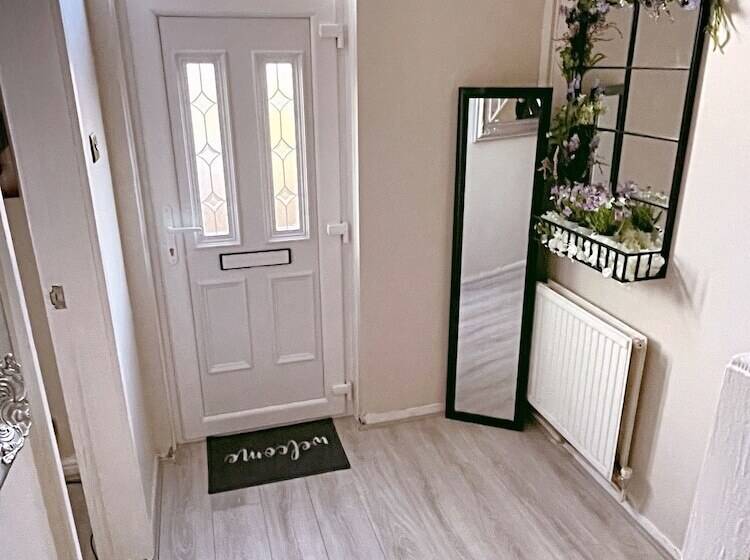 Резиденция Entire 3 Bedroom Home In Oldham   Guest House