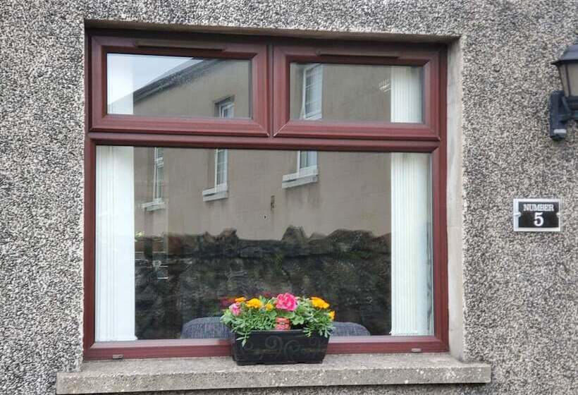 דירת נופש Beautiful 2 Bed House In Larne With Free Parking