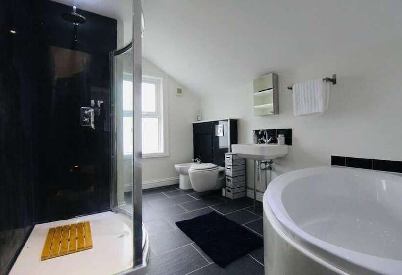 דירת נופש Remarkable 3 Bed House In Bath