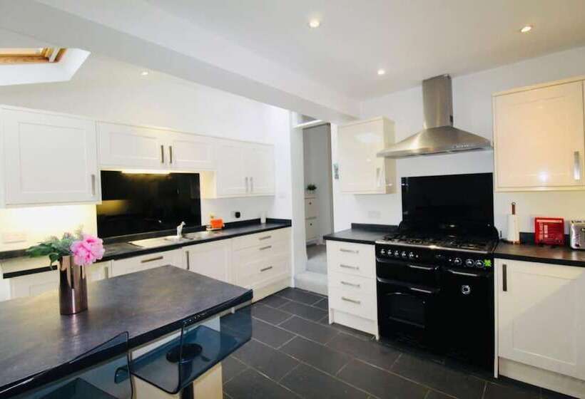 דירת נופש Remarkable 3 Bed House In Bath