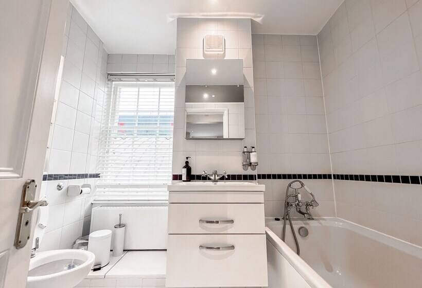 住所 Beautiful & Historic Victoria 3brs Retreat With Ac