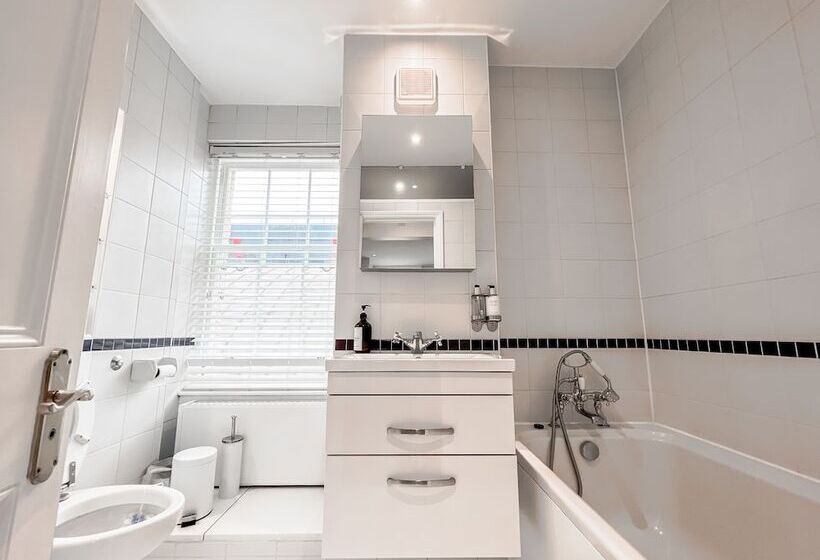 住所 Beautiful & Historic Victoria 3brs Retreat With Ac