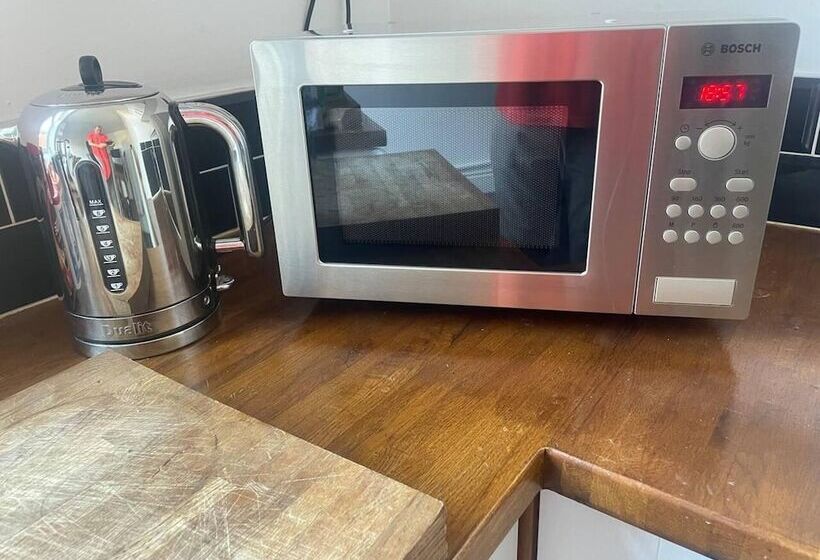 اقامتگاه 2 Bed House In Chesterfield Free Parking Garden