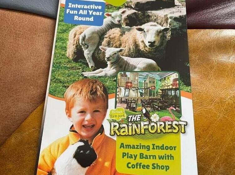 اقامتگاه 2 Bed House In Chesterfield Free Parking Garden