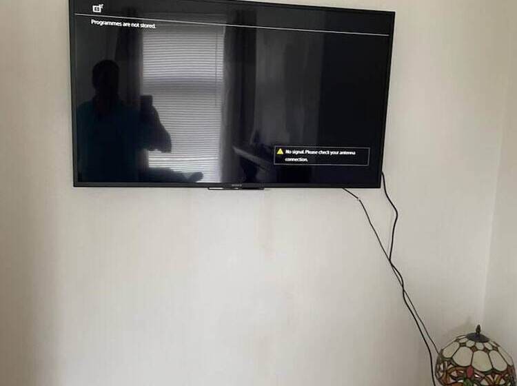 اقامتگاه 2 Bed House In Chesterfield Free Parking Garden