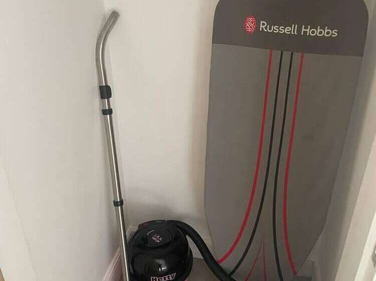 اقامتگاه 2 Bed House In Chesterfield Free Parking Garden