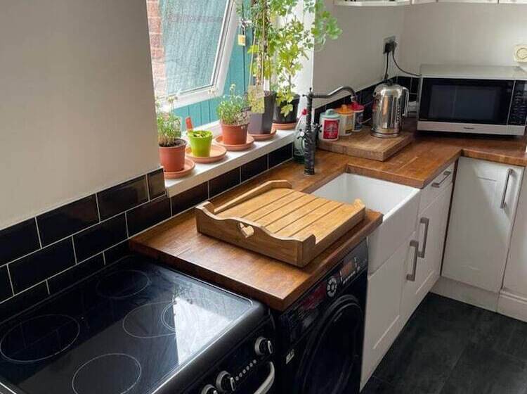 اقامتگاه 2 Bed House In Chesterfield Free Parking Garden