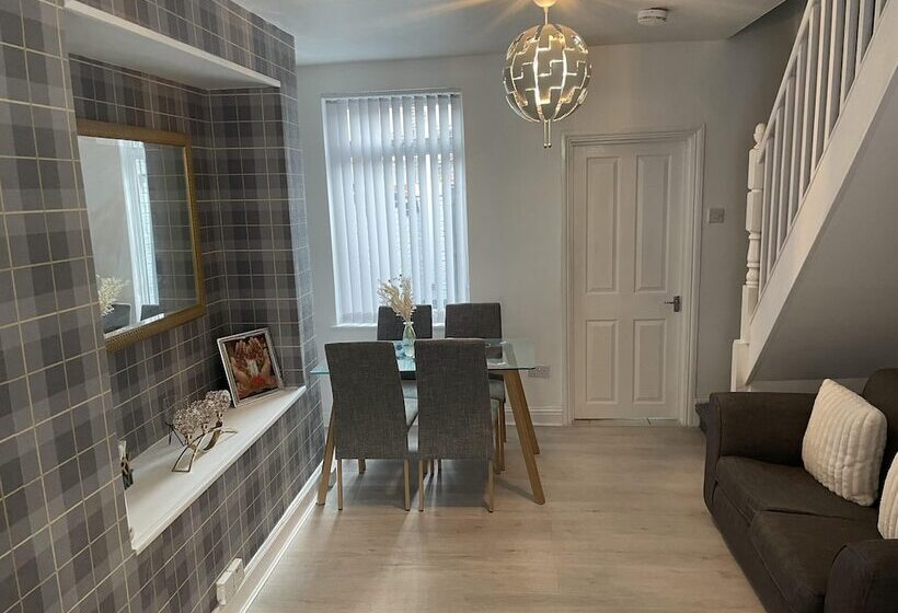 דירת נופש Charming 2 Bed House In Wavertree Liverpool