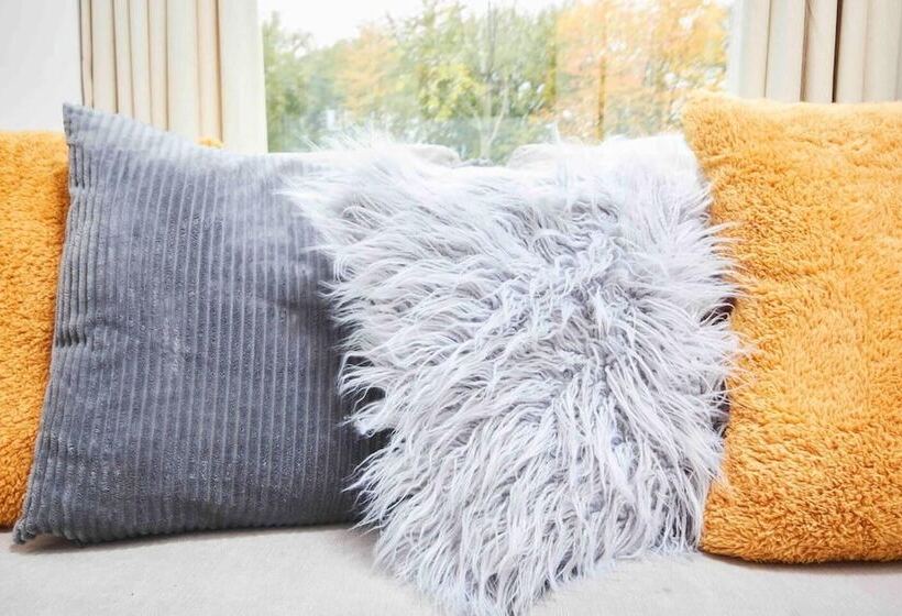 Резиденция Dellehomes Remarkable 4 Bed House In Manchester