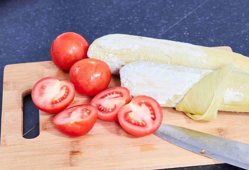 Резиденция Dellehomes Remarkable 4 Bed House In Manchester