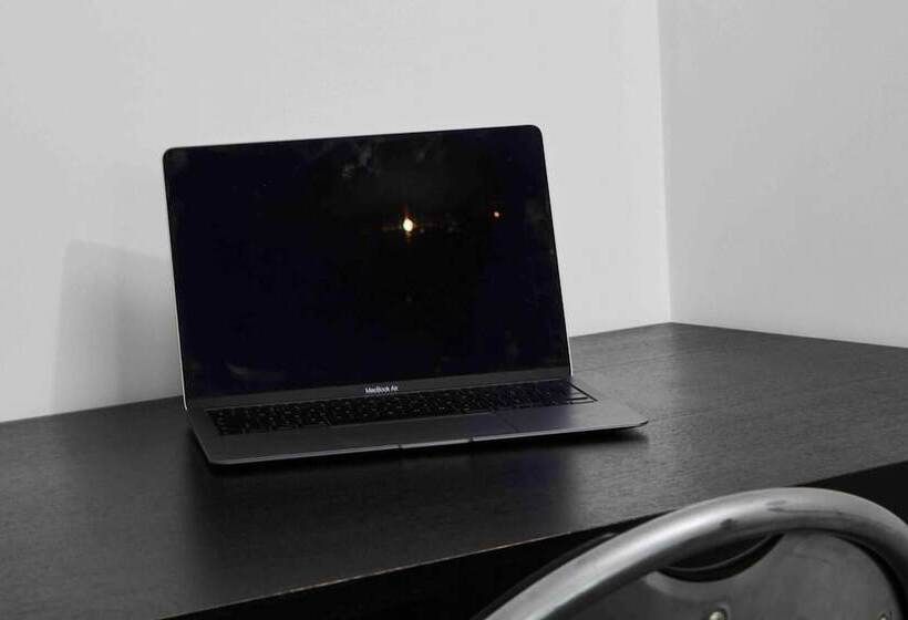 Резиденция Dellehomes Remarkable 4 Bed House In Manchester