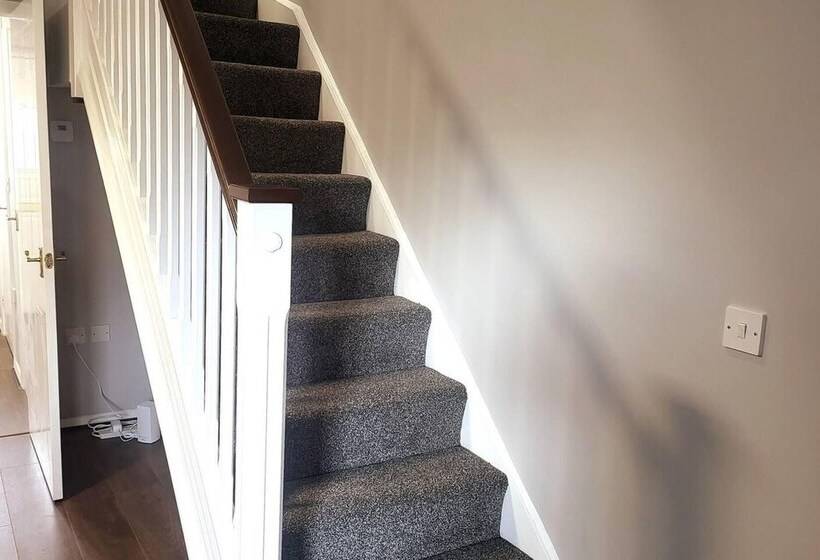 Резиденция Immaculate 2 Bed House In London