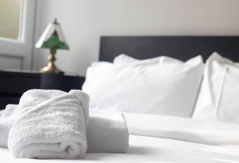 إقامة Immaculate 4 Bed House In Southampton