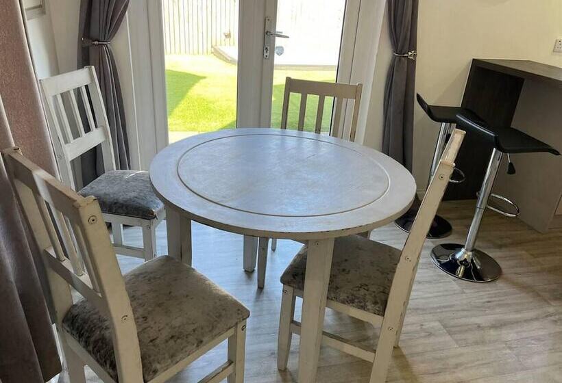 レジデンス Remarkable 3 Bed House In Wirral