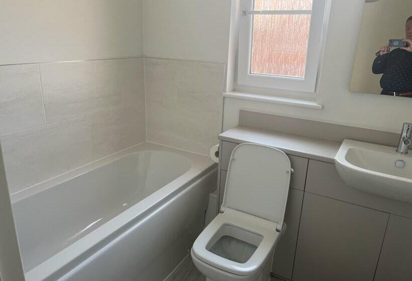 レジデンス Remarkable 3 Bed House In Wirral