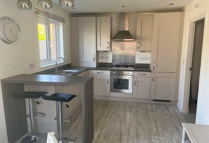 レジデンス Remarkable 3 Bed House In Wirral