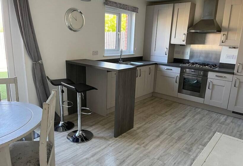 レジデンス Remarkable 3 Bed House In Wirral