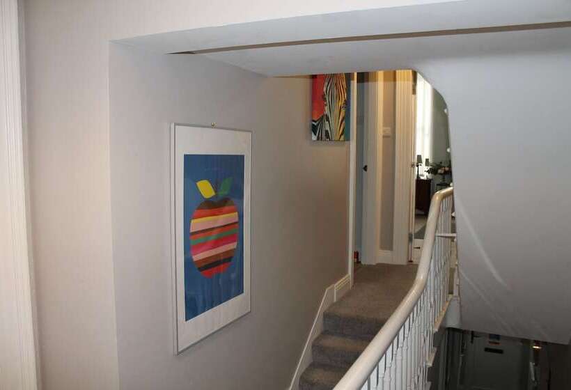 إقامة Stunning 4 Bed House In Belfast