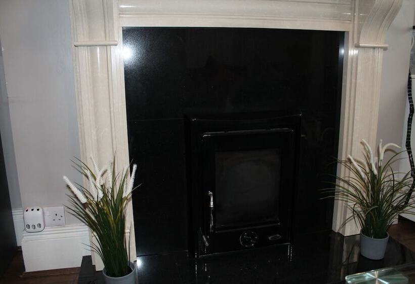 إقامة Stunning 4 Bed House In Belfast