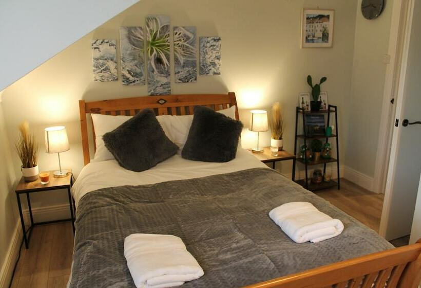 إقامة Stunning 4 Bed House In Belfast