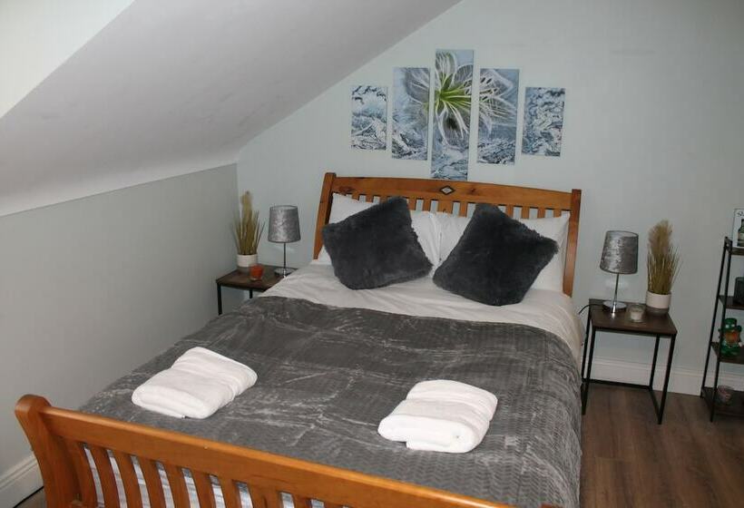 דירת נופש Stunning 4 Bed House In Belfast