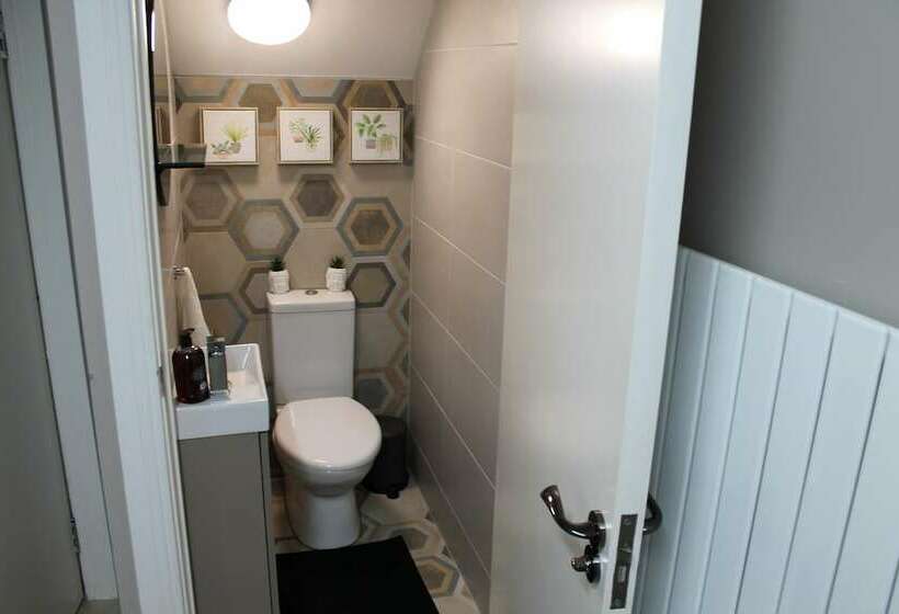 إقامة Stunning 4 Bed House In Belfast