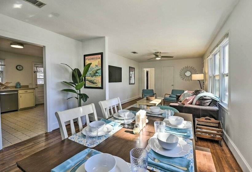 Retro Bay Cottage Near Destin, Dog Friendly!