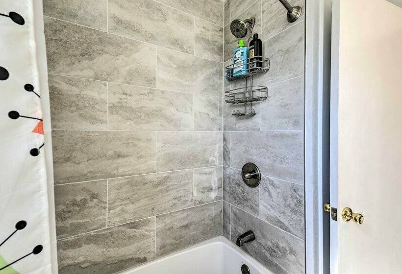 Retro Bay Cottage Near Destin, Dog Friendly!