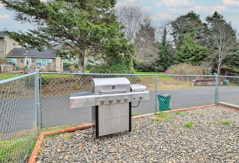 Rockaway Beach Vacation Rental: Walk To Ocean