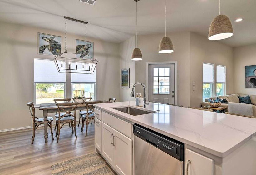 6 Mi To Beach: Rockport Home W/ Pool Access!