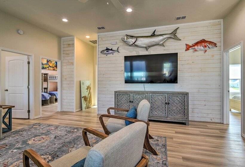 6 Mi To Beach: Rockport Home W/ Pool Access!