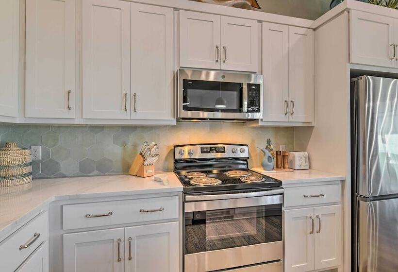 6 Mi To Beach: Rockport Home W/ Pool Access!