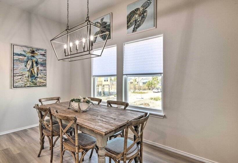 6 Mi To Beach: Rockport Home W/ Pool Access!