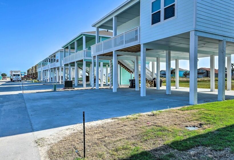 6 Mi To Beach: Rockport Home W/ Pool Access!