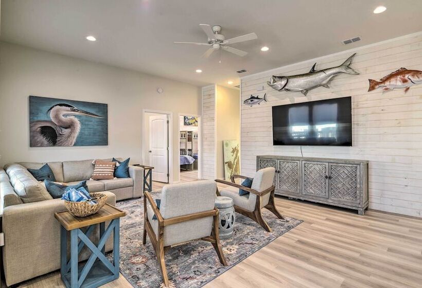 6 Mi To Beach: Rockport Home W/ Pool Access!