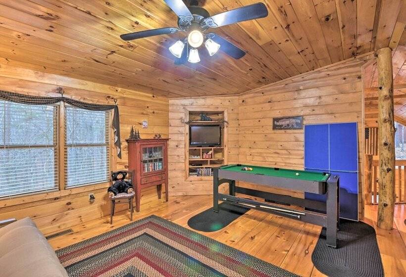 Rural Murphy Cabin   Yard, Hot Tub & Fire Pit