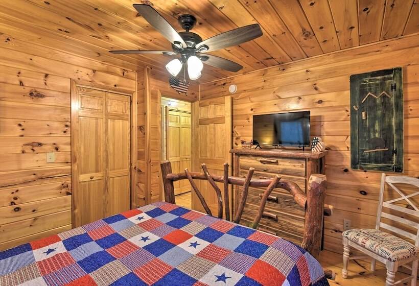 Rural Murphy Cabin   Yard, Hot Tub & Fire Pit