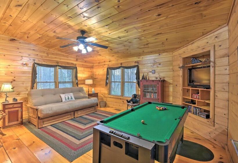 Rural Murphy Cabin   Yard, Hot Tub & Fire Pit