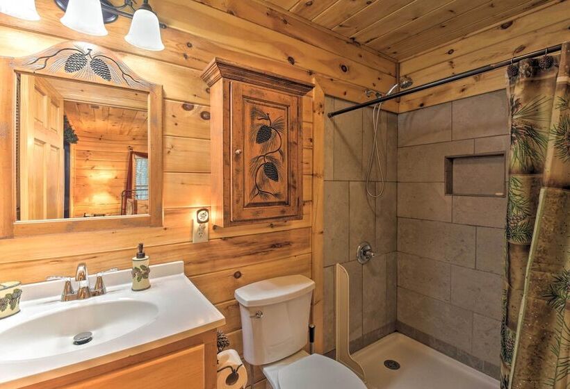 Rural Murphy Cabin   Yard, Hot Tub & Fire Pit