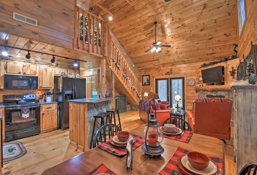 Rural Murphy Cabin   Yard, Hot Tub & Fire Pit