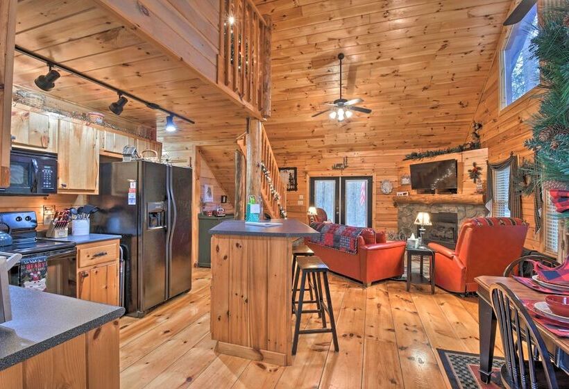 Rural Murphy Cabin   Yard, Hot Tub & Fire Pit