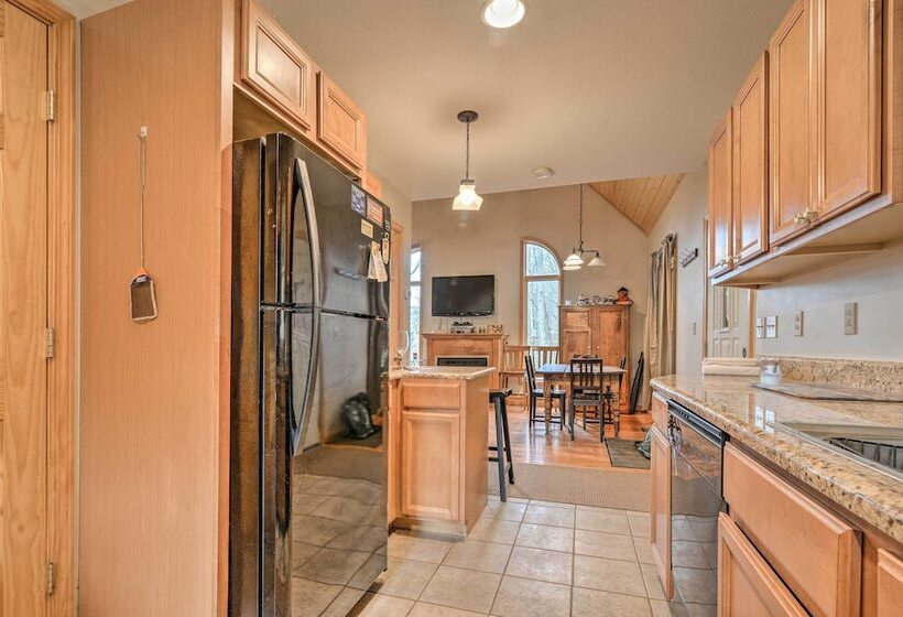 Rustic Cabin In The Woods: 6 Mi To Snowshoe Resort