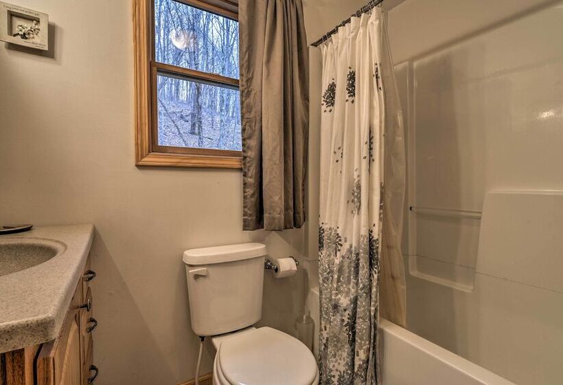 Rustic Cabin In The Woods: 6 Mi To Snowshoe Resort