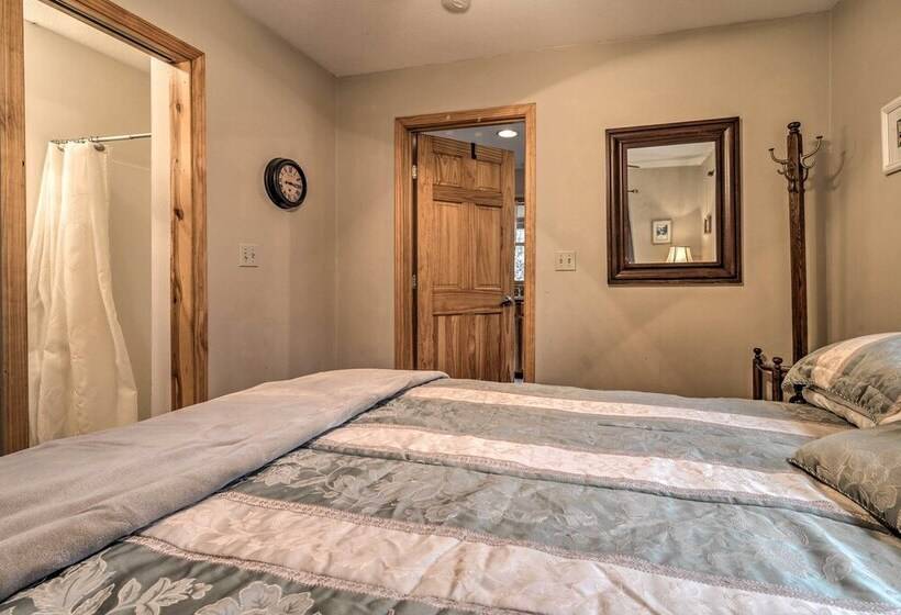 Rustic Cabin In The Woods: 6 Mi To Snowshoe Resort