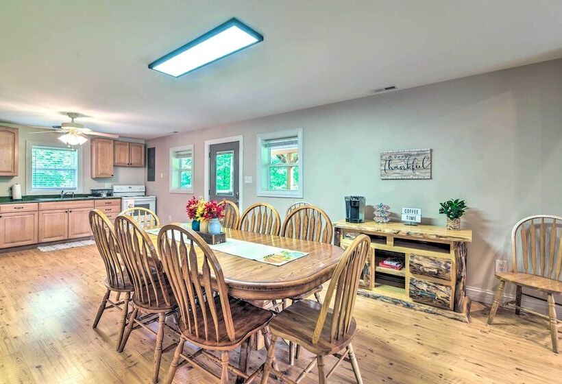 Secluded Brownsville Cabin W/ Deck & Fire Pit